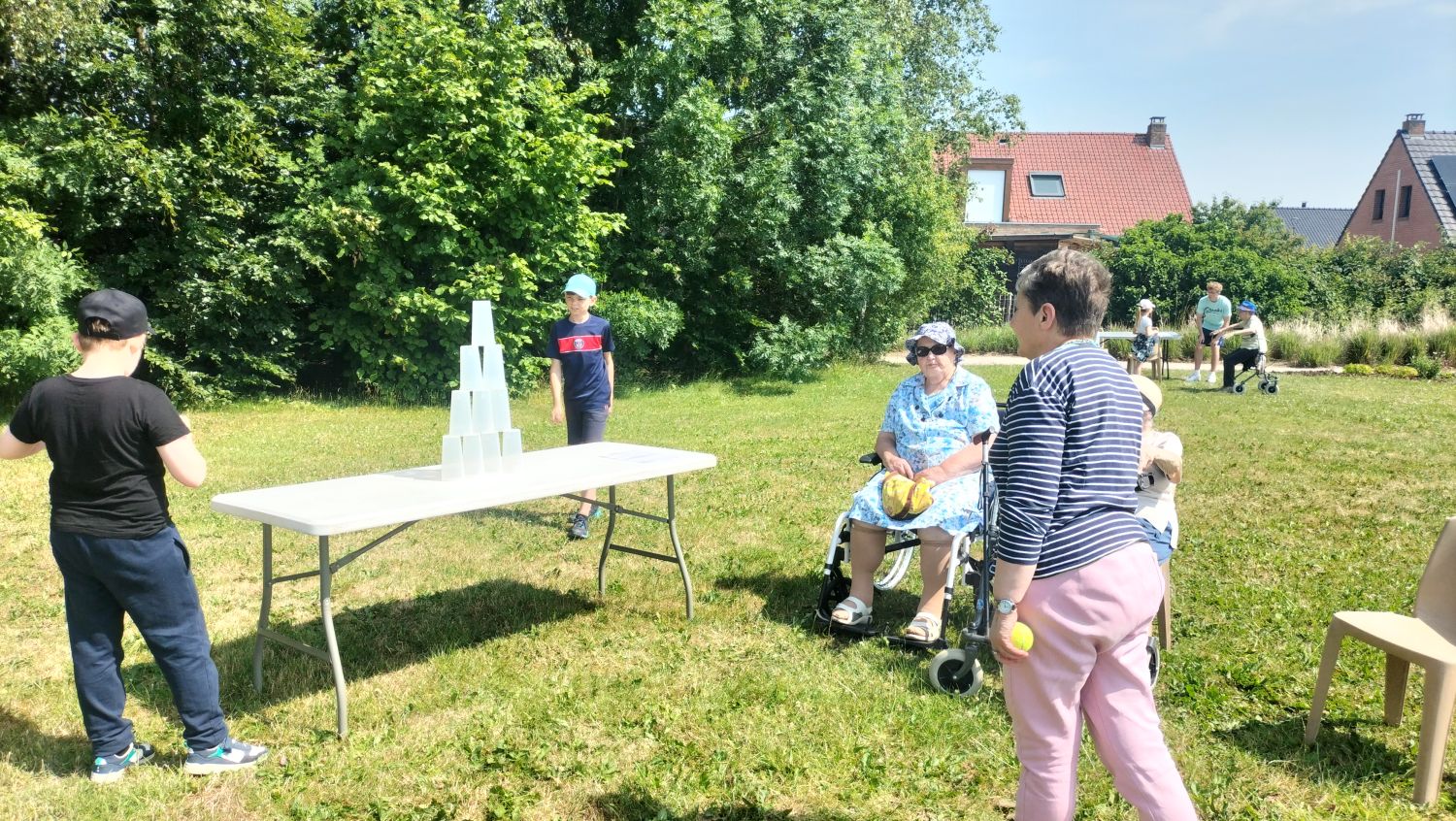 Olympiades inter générationnelles a l EHPAD de Steenvoorde  