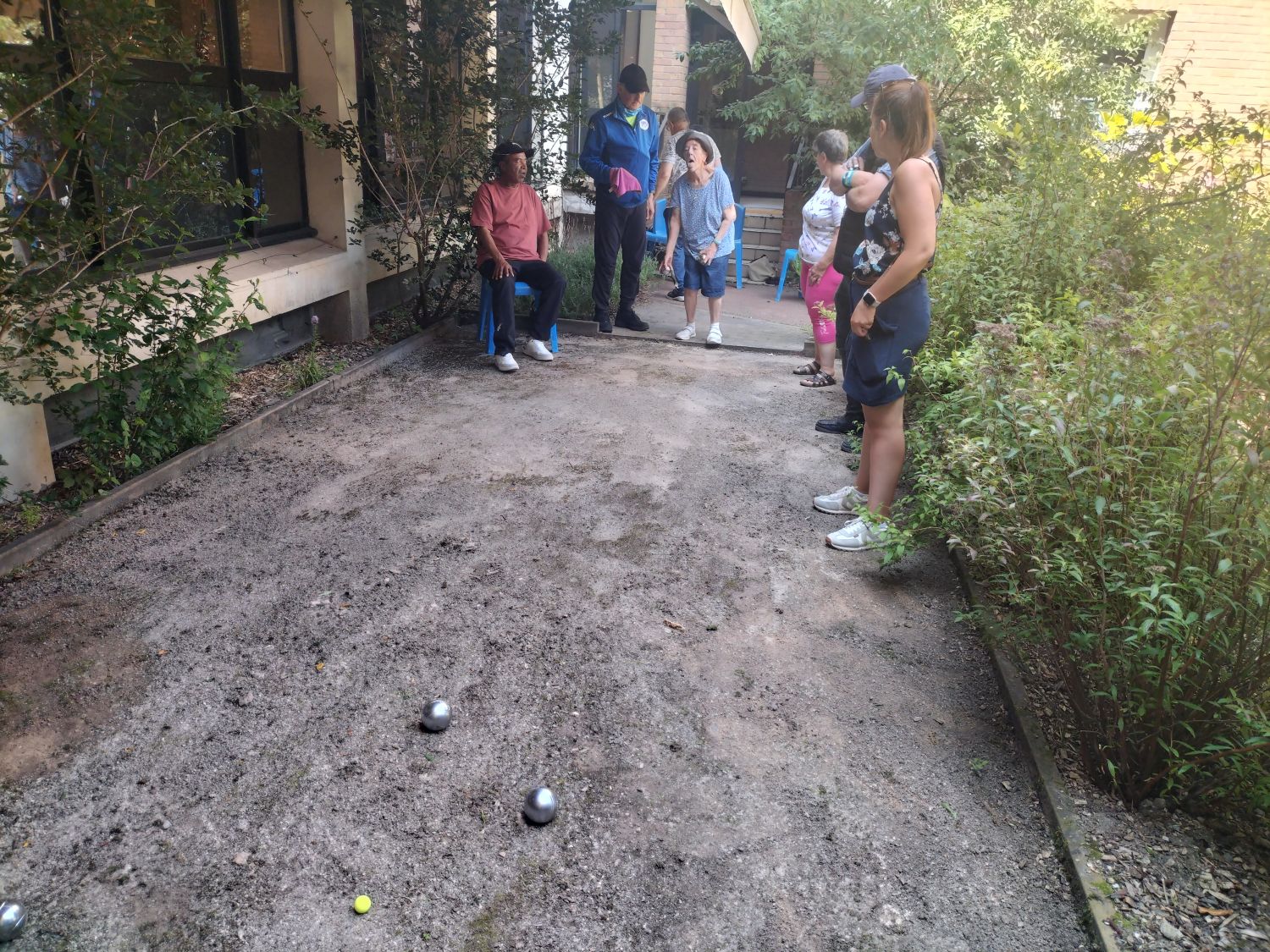 Pétanque a l EHPAD des Oyats 