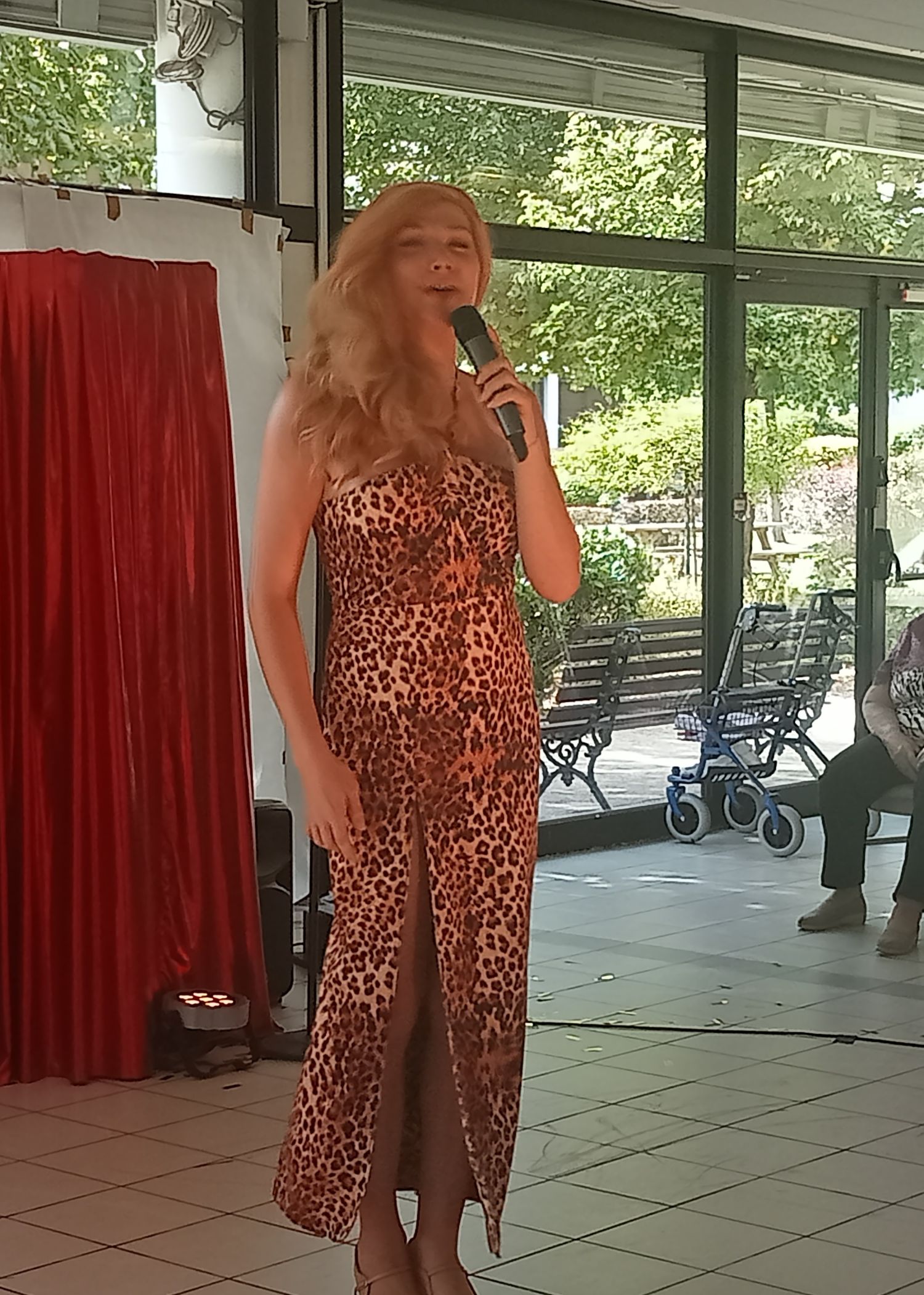 Spectacle de Maude aux Charmilles  